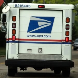 2021 ped usps truck wi anderson 02142326549.jpg