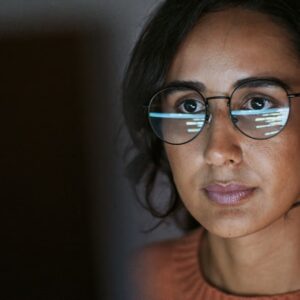 Urlhttps3A2F2Fg.foolcdn.com2Feditorial2Fimages2F8609202Finvestor studies screen closely.jpg